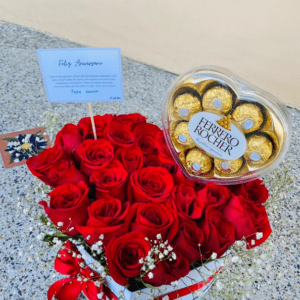 Rosas con Ferrero en Forma de Corazón