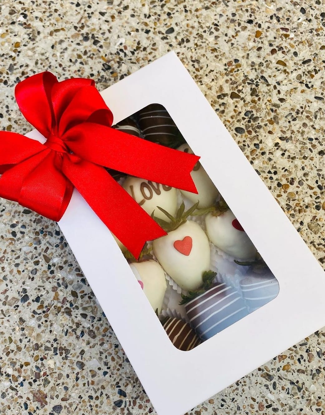 Caja sorpresa con fresas - Tienda de Regalos Barranquilla