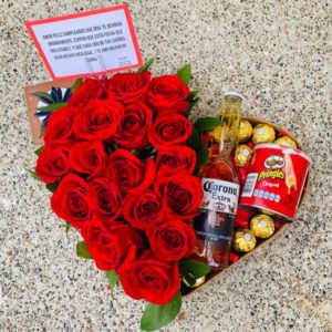 Corazón de rosas con ferreros y cerveza